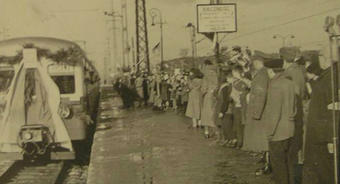 Z historii Pilawy: Wjazd pierwszego osobowego pociągu elektrycznego w 1958 r.