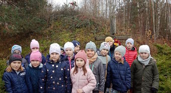 Uczniowie z Puznówki odwiedzili miejsce pamięci